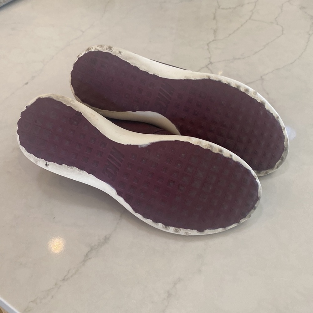 Nike shoes - Picture 3 of 5